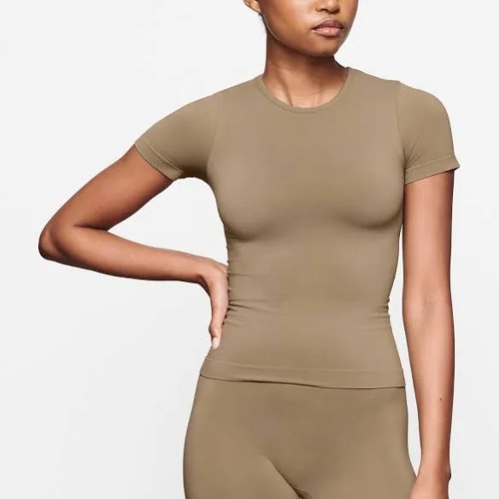 SKIMS Soft Smoothing Seamless T-shirt